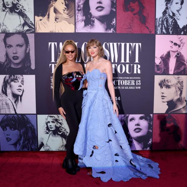 “I’m so glad I’ll never know what my life would’ve been like without @beyonce‘s influence,” wrote Swift under a photo of the duo throwing popcorn. 