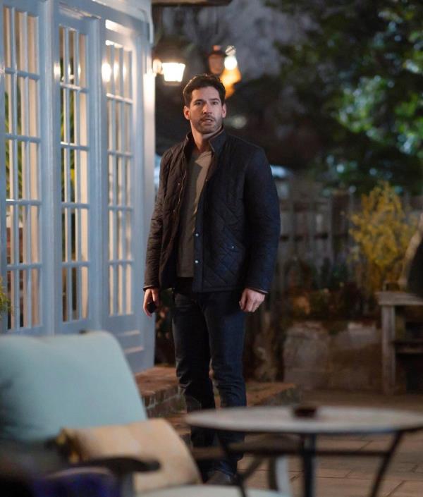 Tom Ellis as Oliver in Season 2.