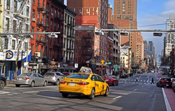 cars driving in new york traffic