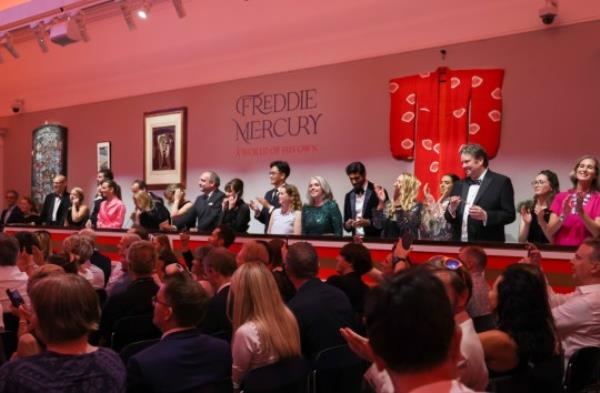 LONDON, ENGLAND - SEPTEMBER 06: The 'Freddie Mercury: A World of His Own' evening sale at Sotheby's on September 06, 2023 in London, England. The first of six auctions dedicated to Freddie Mercury: A World of his Own, a never-before-seen collection of over 1,400 of the star?s perso<em></em>nal possessions, brought in a total of 12,172,290 / $15,365,082 across 59 lots, doubling the estimate. Over the course of a four and half-hous, participants hailed from 61 countries around the world, all in hot pursuit of Mercury?s coveted selec<em></em>tion of artworks, objects, costumes and lyrics, with prices co<em></em>nsiderably exceeding their original estimates. (Photo by Tristan Fewings/Getty Images for Sotheby's)