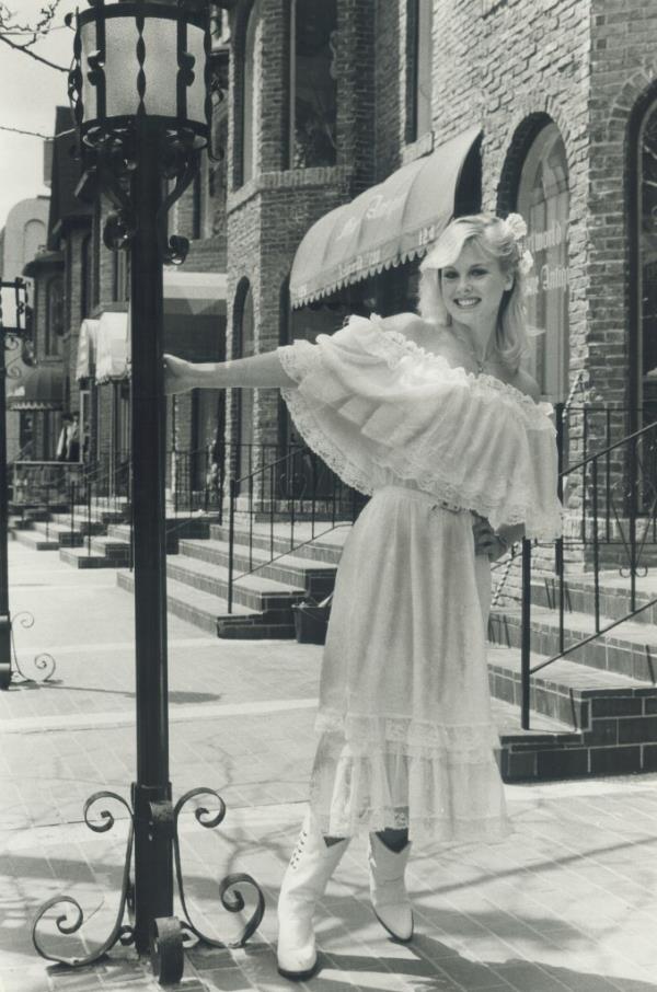 Another photo of Dorothy Stratten.