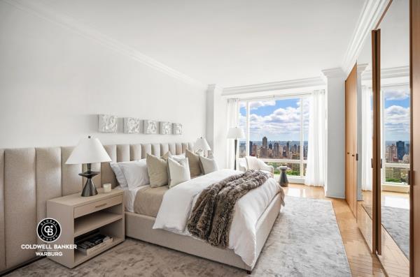 The primary suite, with two private bathrooms, boasts east-facing views of Central Park and the city skyline. 