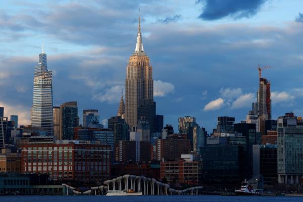 Sunset over the New York City skyline, featuring the Empire State Building and One Vanderbilt, viewed from Hoboken, New Jersey.