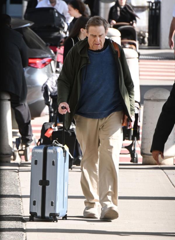 In those photos, Goodman can be seen wearing the same blue sweater and green jacket but instead of jeans, the 