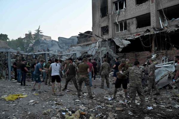Rescuers and volunteers work to rescue people from under the rubble.