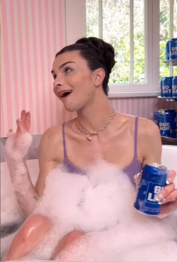 Dylan Mulvaney & Bud Light.