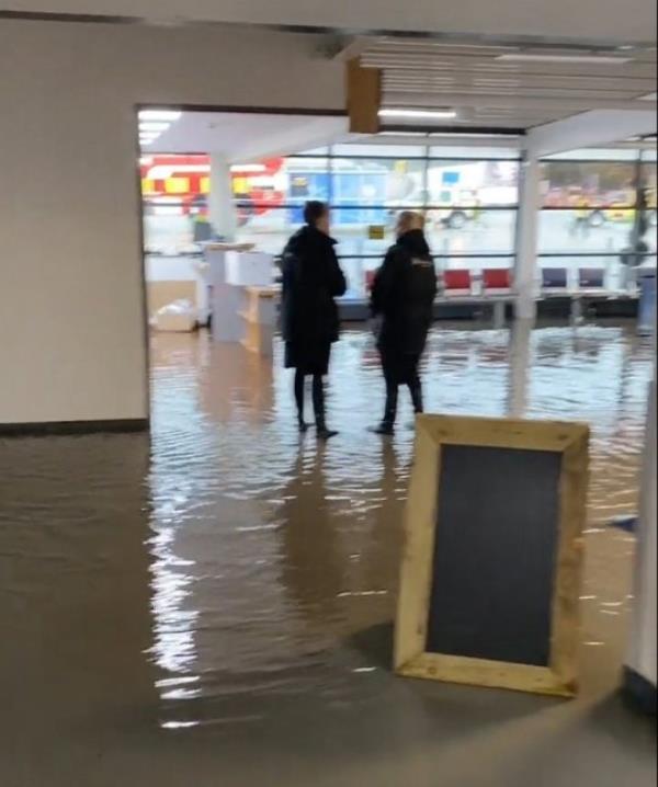 Grab taken with permission from video of flooding at Exeter Airport by Justin Sharp. @JustinS04138161 Chaotic scenes at Exeter Airport https://x.com/JustinS04138161/status/1703394068615630932?s=20