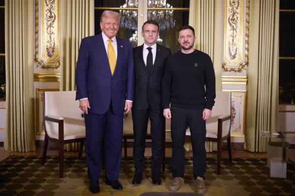 French president Emmanuel Macron (center), who set up the meeting, poses with President-elect Trump and Volodymyr Zelensky