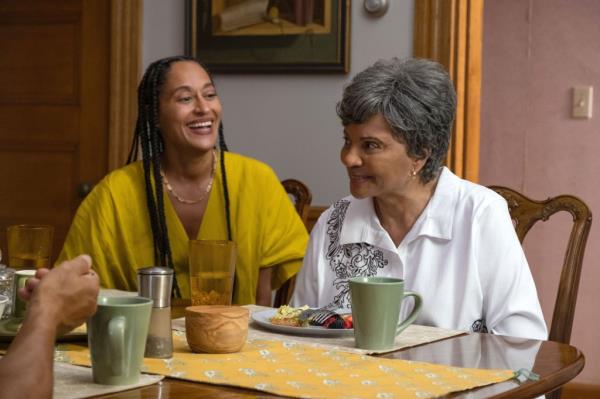 Tracee Ellis Ross and Leslie Uggams in 