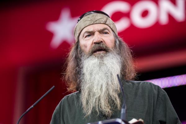 “Duck Dynasty” outdoorsman Phil Robertson is “struggling” after being diagnosed with Alzheimer's disease on top of his battle with a blood disorder.