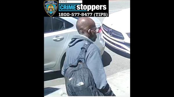 </p>

<p>　　A 69-year-old woman was socked in the face in an apparently unprovoked, broad-daylight attack on the Upper East Side, cops said. The victim was walking on Lexington Avenue near East 83rd Street around 12:50 a.m. May 7 when a stranger suddenly slugged her, police said. 