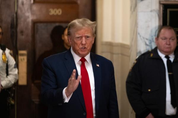 Former President Do<em></em>nald Trump appears in Manhattan Supreme Court. 