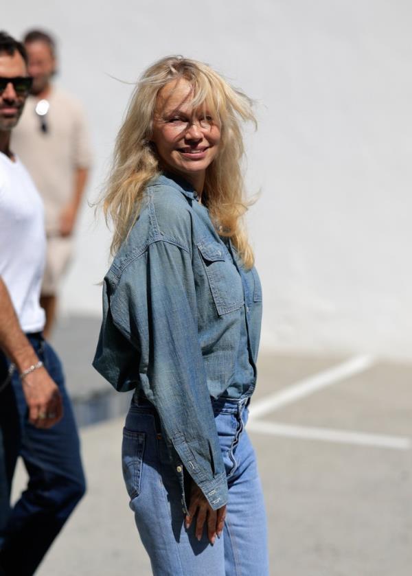 Former Playboy model Pamela Anderson has reportedly signed up to star opposite Liam Neeson in the upcoming remake of the early 1990s hit 