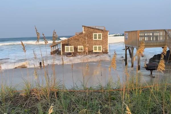 The home occupied a<em></em>bout 1,500 square feet. 