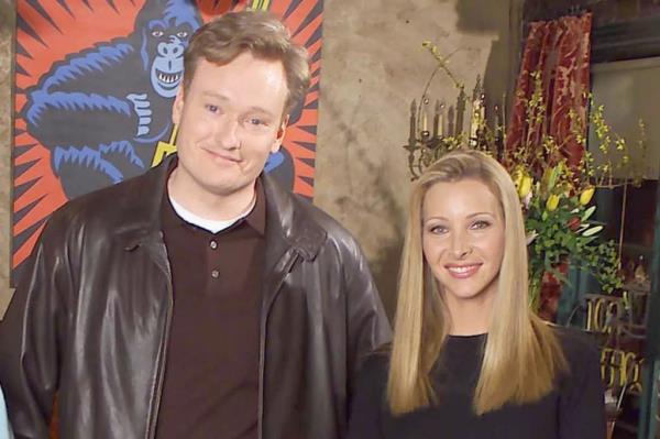 Co<em></em>nan O'Brien and Lisa Kudrow smiling. 
