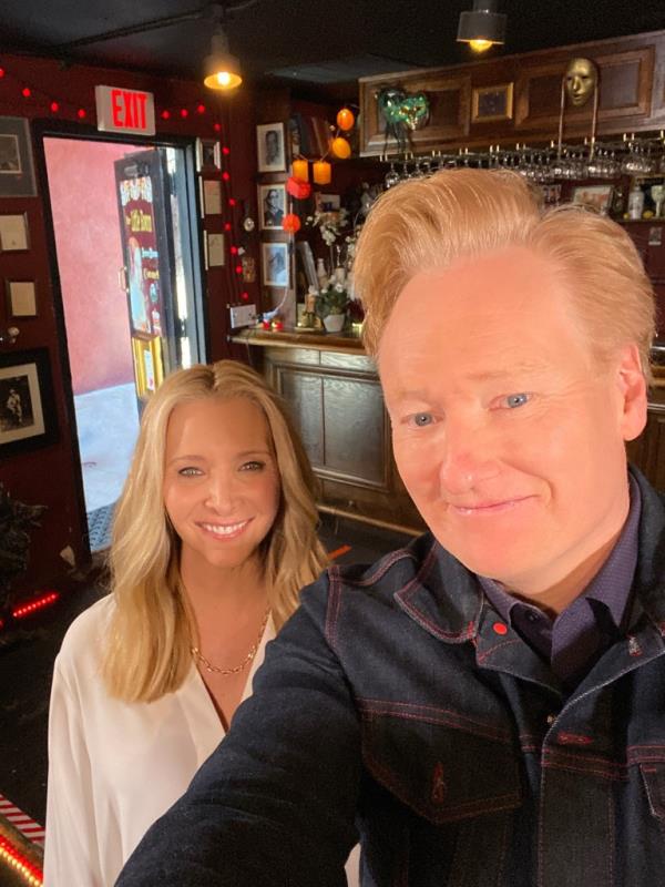 Lisa Kudrow with Co<em></em>nan O'Brien. 