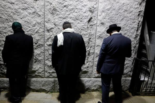 The trip was organized for hundreds of Israelis, as it was the first time in the US for some families.  