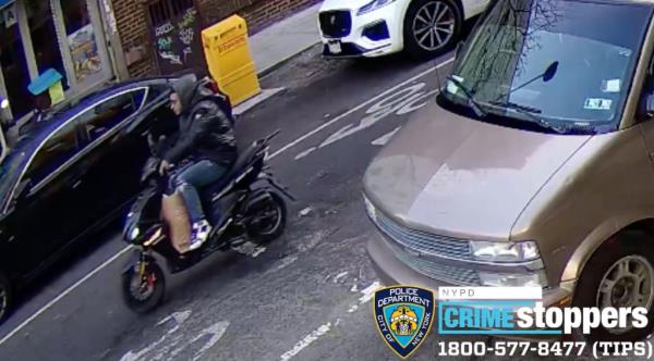 Police said the driver hit the officer’s left leg and co<em></em>ntinued driving.</p>

<p>　　