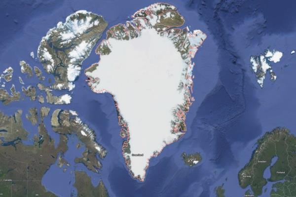 The stranded ship was reportedly built to withstand Greenland's unforgiving polar conditions. However, it hasn't been able to free itself from the ocean floor in  Alpefjord's waters, which is situated between two glaciers.