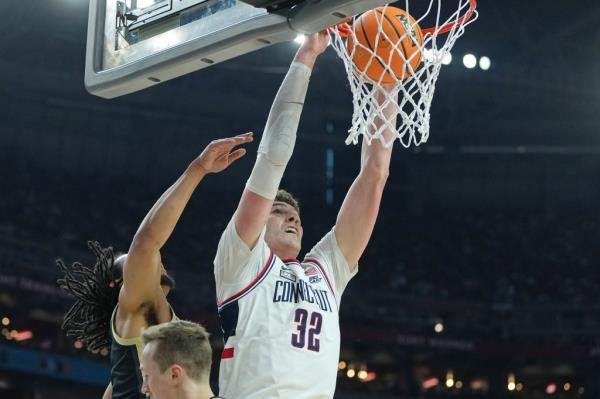 Do<em></em>novan Clingan helped UConn win its second co<em></em>nsecutive natio<em></em>nal champio<em></em>nship this season. 