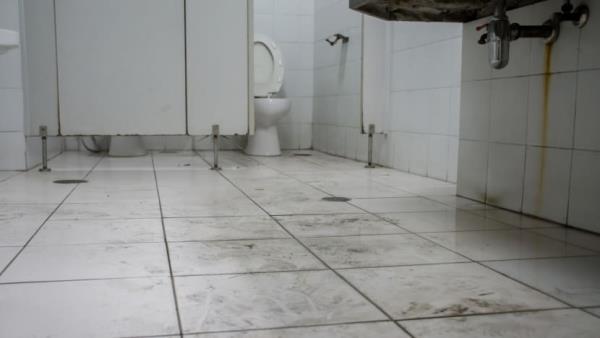Oily floors, clogged sinks: How clean are public toilets in hawker centres and coffee shops?