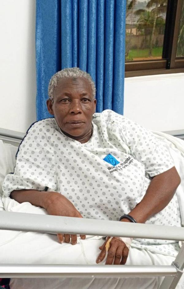 KAMPALA, Uganda a A 70-year-old woman in Uganda has given birth to twins after receiving fertility treatment, making her one of the worldas oldest new mothers.</p>

<p>　　