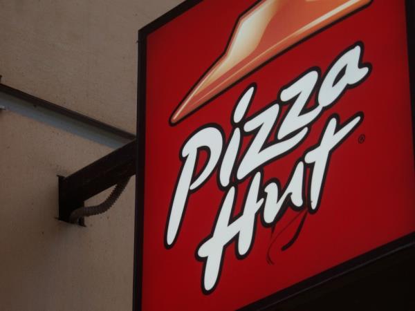 Pizza Hut has shut down 15 locations in Northwest Indiana amid a dispute with the franchisee.