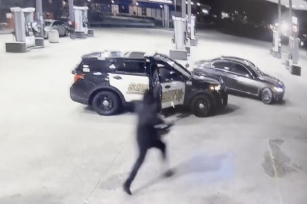 The sheriff's office said the officers were there to scout for potential thieves after another 7-Eleven had been robbed.
