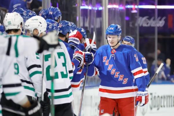 Kaapo Kakko celebrates with teammates after scoring the go-ahead goal in the Rangers' 3-1 win over the Stars.