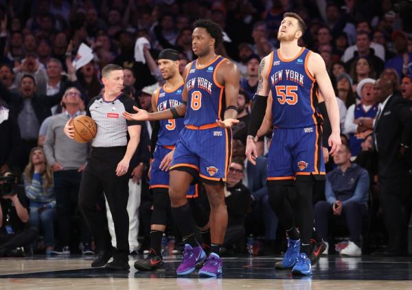 OG Anunoby and Isaiah Hartenstein react after Jalen Brunson was fouled by Joel Embiid in overtime of the Knicks' loss.