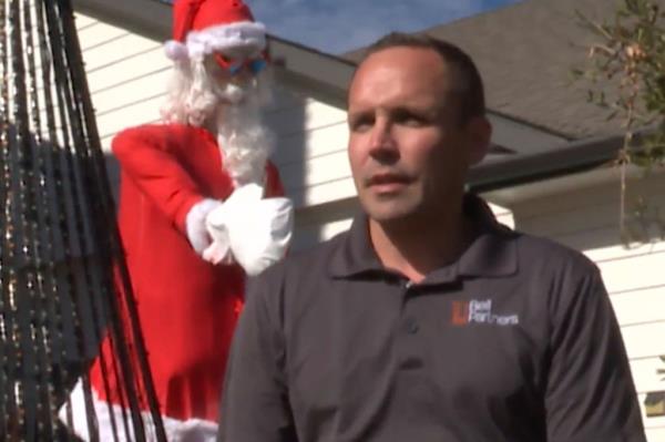 Chris Hartgraves decked out his house with a massive Santa Claus, holiday music and, most im<em></em>portantly, 13,000 lights that stretch across the night sky and look eerily like UFOs hovering over Georgetown, a city 30 miles north of Austin.