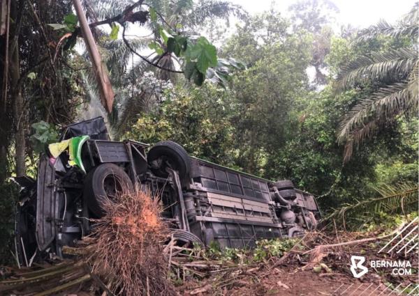 Rompin bus-trailer crash claims another life