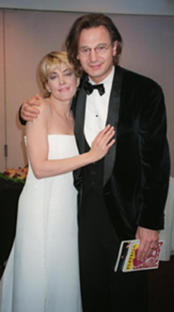 Natasha Richardson and Liam Neeson at the Tony Awards in 1998.