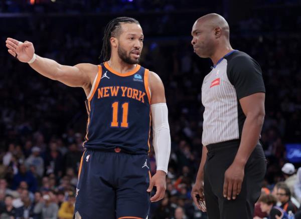 Jalen Brunson discusses a call with an official during the Knicks' Game 2 win.