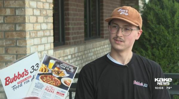 Bierig, 19, was working his serving shift at Bubba's 33 in Wichita earlier this mo<em></em>nth when he encountered the cruel customers.
