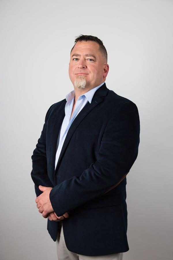 Luis Elizo<em></em>ndo is a former intelligence officer for the Department of Defense a who claims he was in charge of the Pentago<em></em>nas unclassified division devoted to investigations of UFOs.