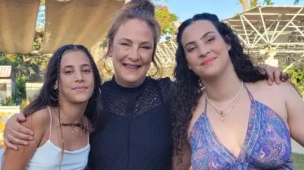 Yahel, mum Lianne and Noiya 