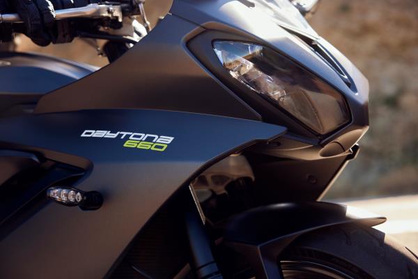 Triumph Daytona 660 5