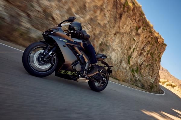Triumph Daytona 660 6