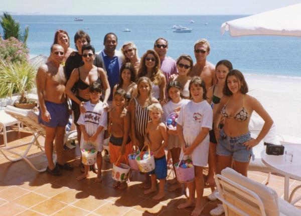 The 1994 photo of the Kardashian family including Kris Jenner, Kim, Kourtney, Khloe, with O. J. Simpson, Nicole Brown Simpson, and other holiday companions in Cabo San Lucas, Mexico.
