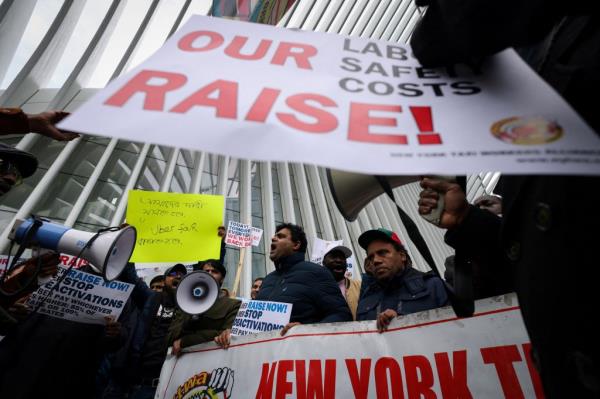 Drivers who earn mo<em></em>ney through ride share apps including Uber and Lyft say their wages have fallen.