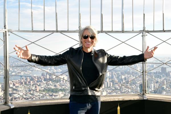  Jon Bon Jovi visits the Empire State Building on September 15, 2023 