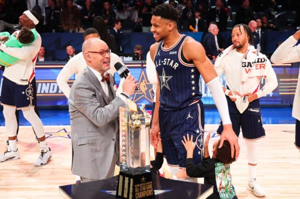 Ernie Johnson Jr. interviews Giannis Antetokounmpo #34 of the Milwaukee Bucks and Eastern Co<em></em>nference All-Stars after defeating the Western Co<em></em>nference All-Stars during the 2024 NBA All-Star Game at Gainbridge Fieldhouse on February 18, 2024 in Indianapolis, Indiana. 