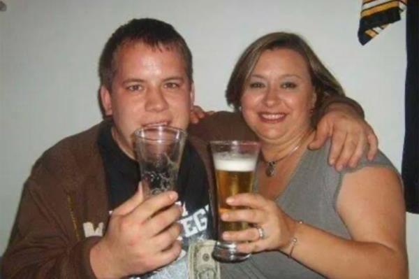 Johnson and his sister Kisha smile hold up glasses of beer