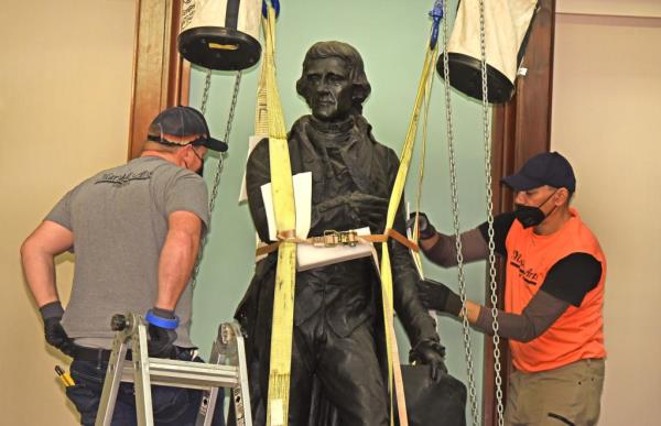 Statue of Thomas Jefferson being removed from City Hall in 2021. 