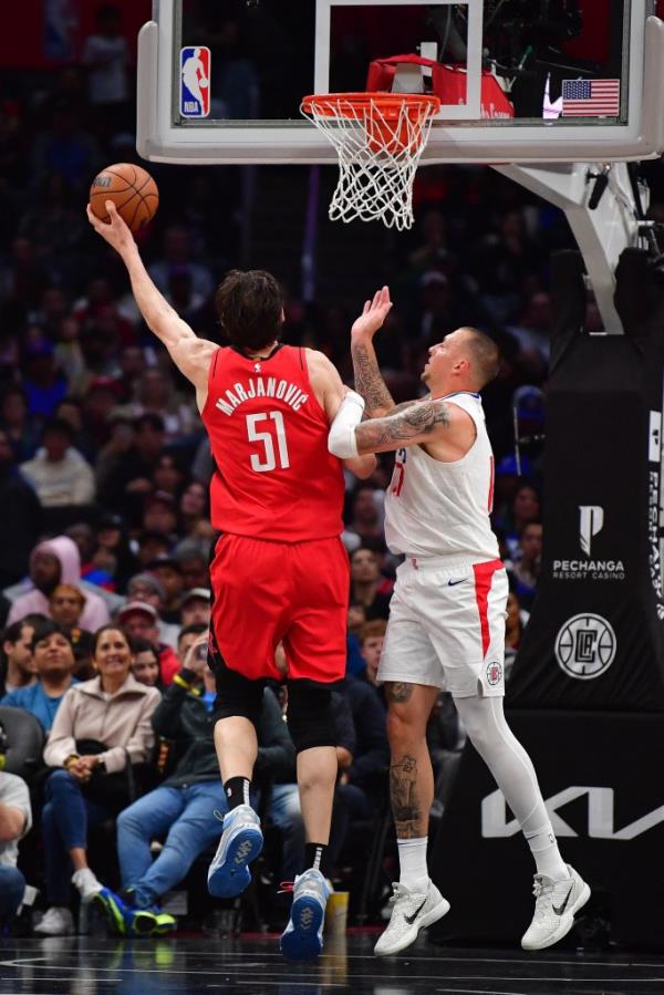 Boban Marjanovi? (51) shoots against the Clippers on April 14, 2024.