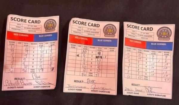 Judge Rafael Ramos (right scorecard)appeared to incorrectly add up his total to give KSI an extra point