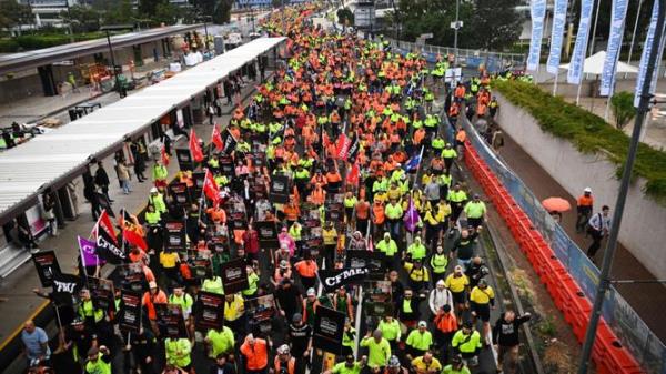 The federal government will likely receive advice that electricians, industrial engineers, carpenters, enviro<em></em>nmental consultants, building inspectors, surveyors, welders and sheet me<em></em>tal workers should be put on the visa fast-track list. NewsWire / Dan Peled