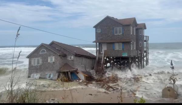 Collapse of 23039 G.A. Kohler Court in Rodanthe