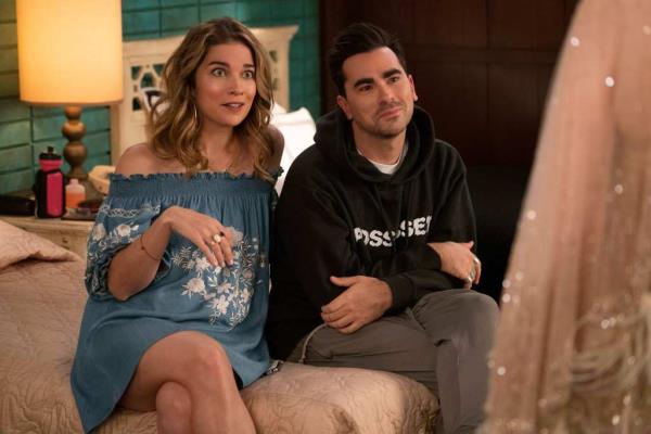 Annie Murphy and Dan Levy as Alexis and David Rose on 